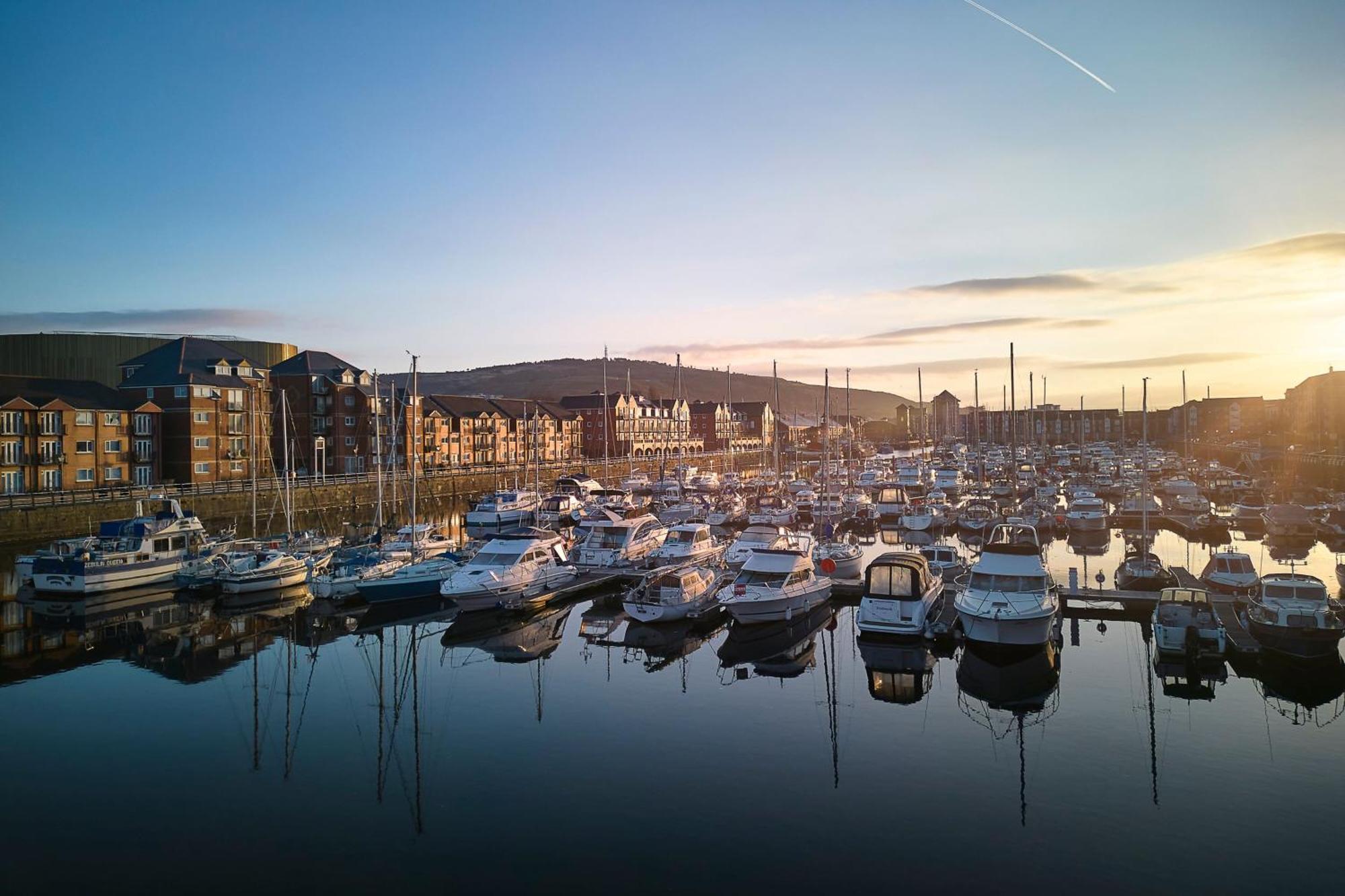 Delta Hotels By Marriott Swansea Exterior photo